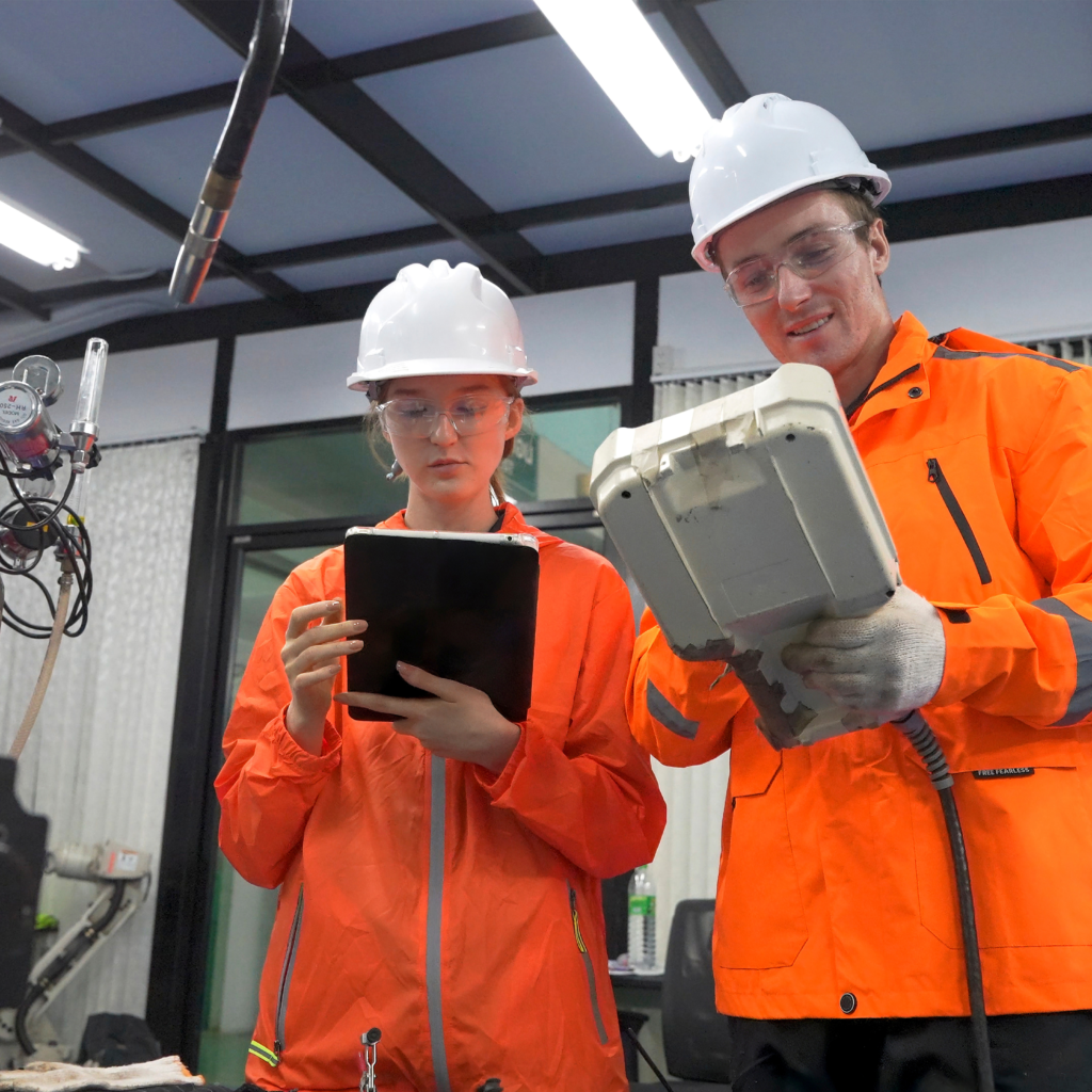 Ingenieros realizan estudio técnico.